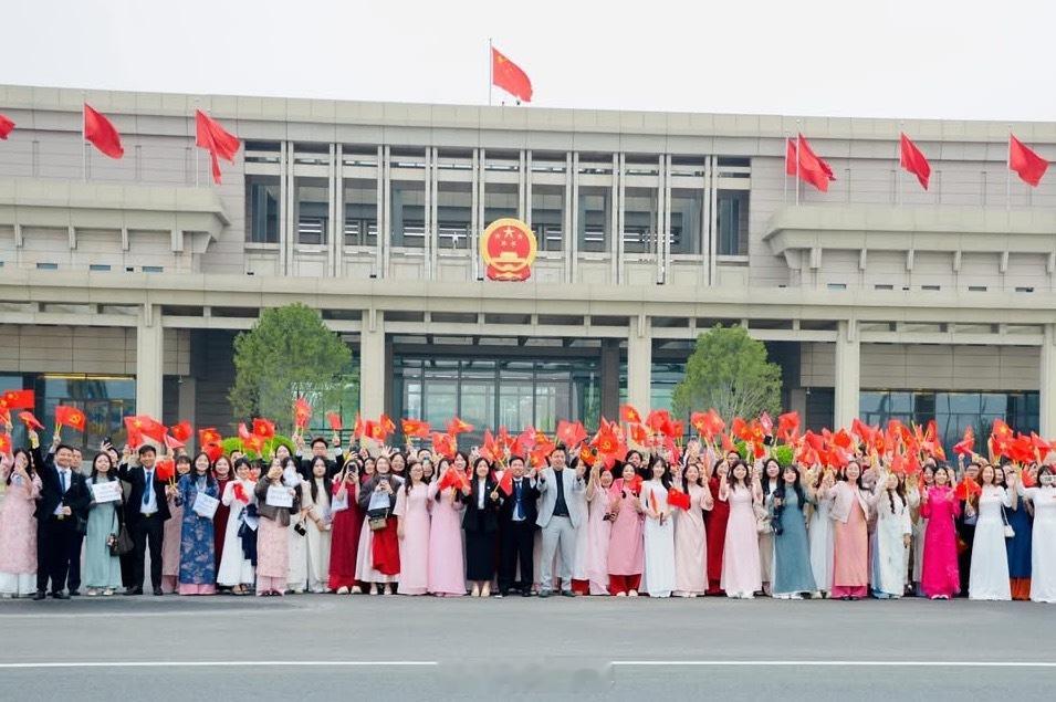 🇻🇳🇨🇳越南领导人苏林在《人民日报》发表题为《弘扬越中传统友谊——在新发