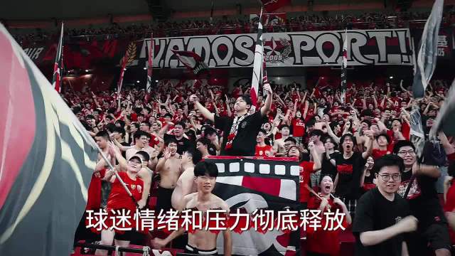 武磊点球破门，梅开二度带队拿下胜利，看台瞬间沸腾
