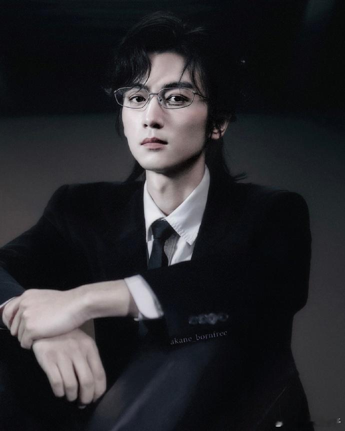 陈晓顶级东方骨相陈晓这组图真的惊艳到我了，完美的诠释了什么是顶级东方骨相，忧郁的