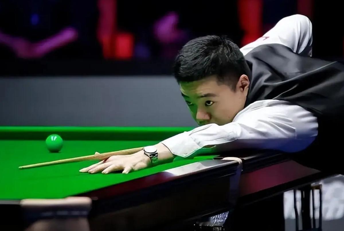 单杆81分！丁俊晖第2局逆转格雷斯，大比分2-0领先北京时间11月2日，斯诺克