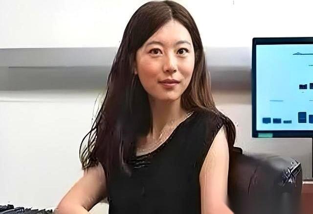 “我宁可在美国住下水道，翻垃圾，也绝不回中国！”录音里，一个女声，字字清晰。