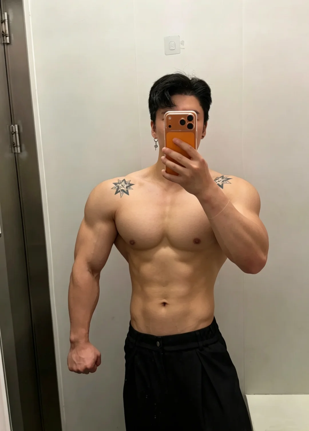 健身后检查一下身材，满意吗？