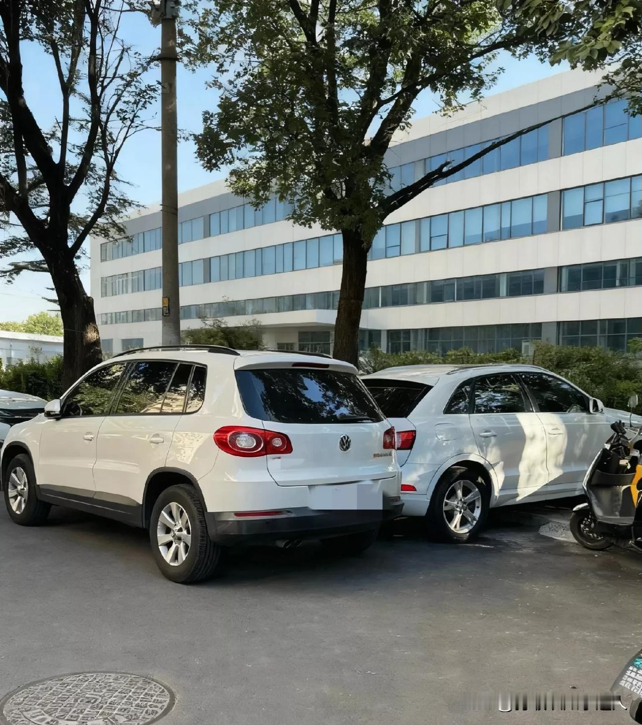 被乱停车堵到没辙？我这招管用！上次被人乱停车堵了，找物业压根没用，最后只能