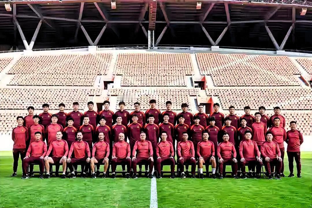 U23国足对阵乌兹别克斯坦首发及临场调整建议核心思路：延续5-3-2防守反