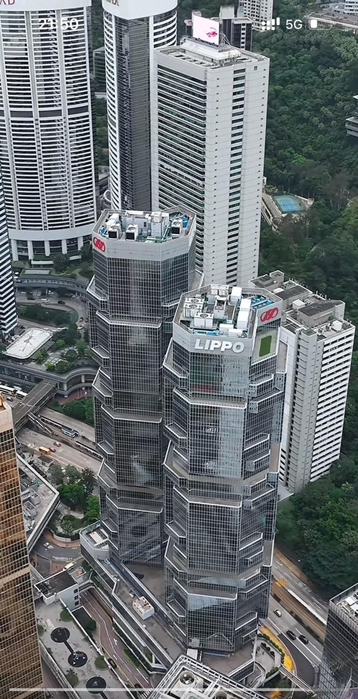 香港力宝中心大厦，香港一对辨识度极高的双子建筑物，港片经常在这里取景，三十几年前