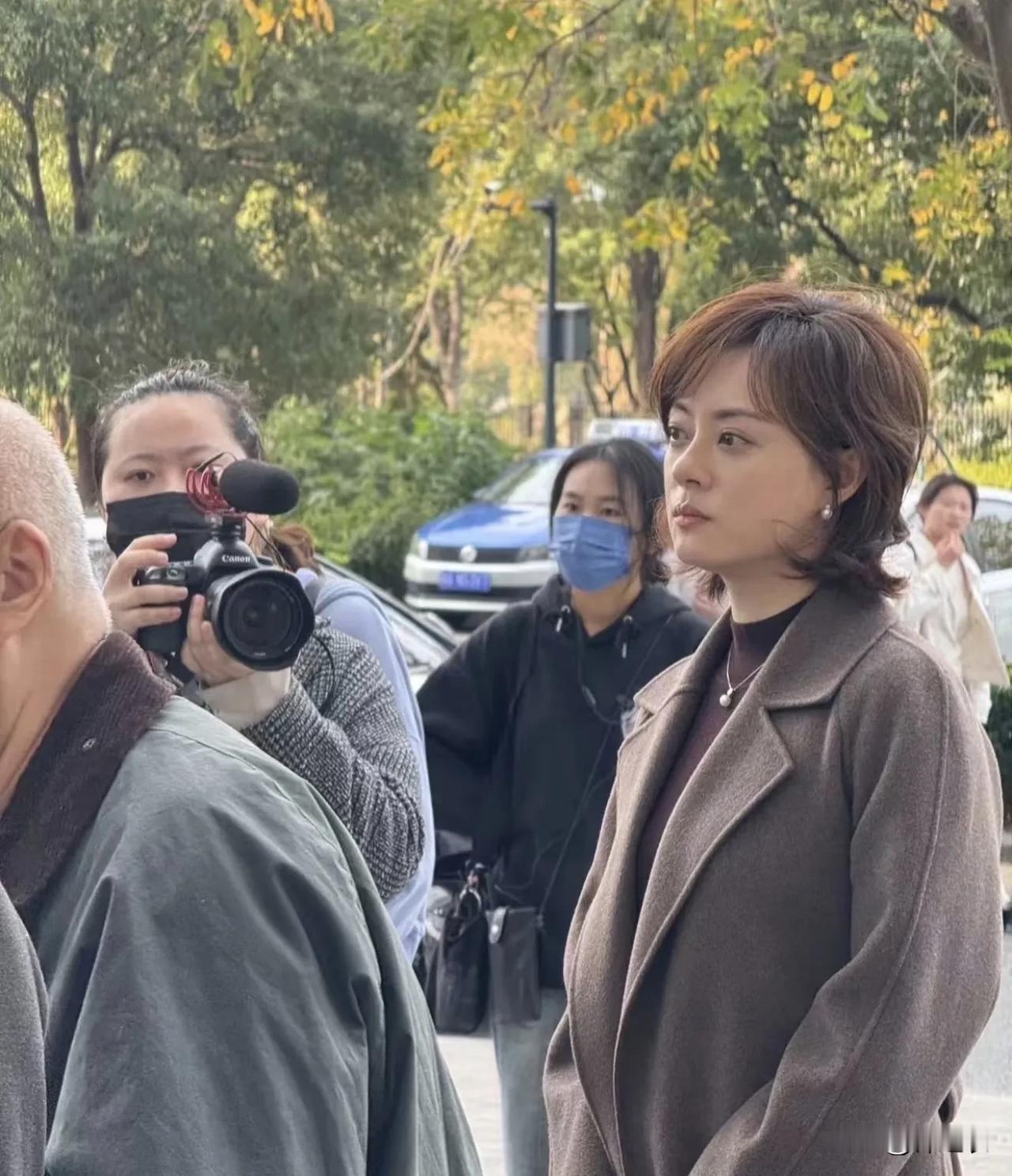 孙俪的长相在娱乐圈就是很一般的颜值，但她是很幸运的，因为她一出道基本就是海岩女主