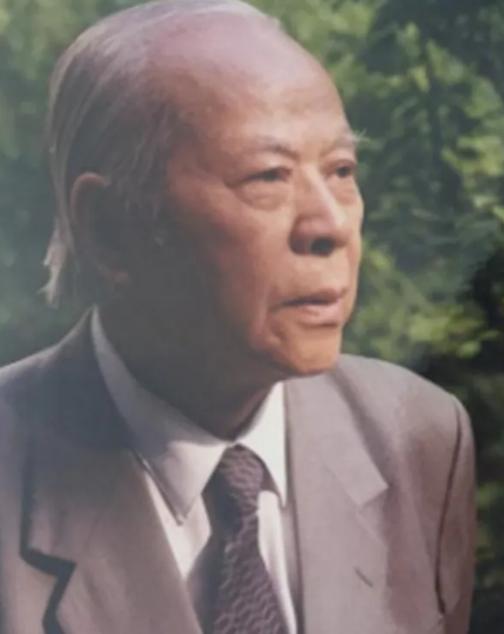 1985年，我国一位高级干部带队出访日本，在行程尾声，竟要去参观靖国神社，随行人