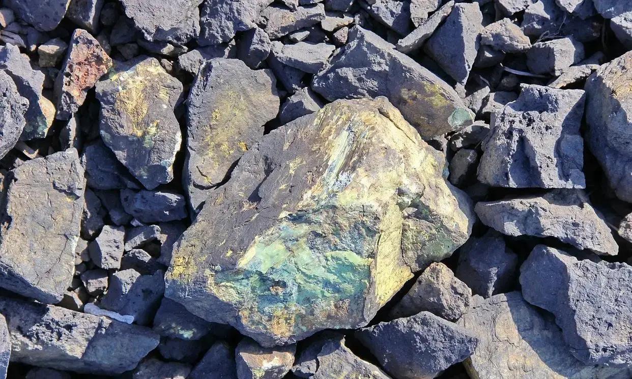 美国稀土项目吸引私人资本太难了。为摆脱对中国稀土产业链依赖，美国政府下了血本，又