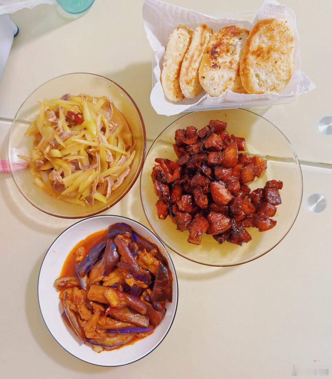 春节不长胖攻略小侄子也和他姑姑一样，踏上了漫漫减肥路话说，最近看到卡王总在小群里