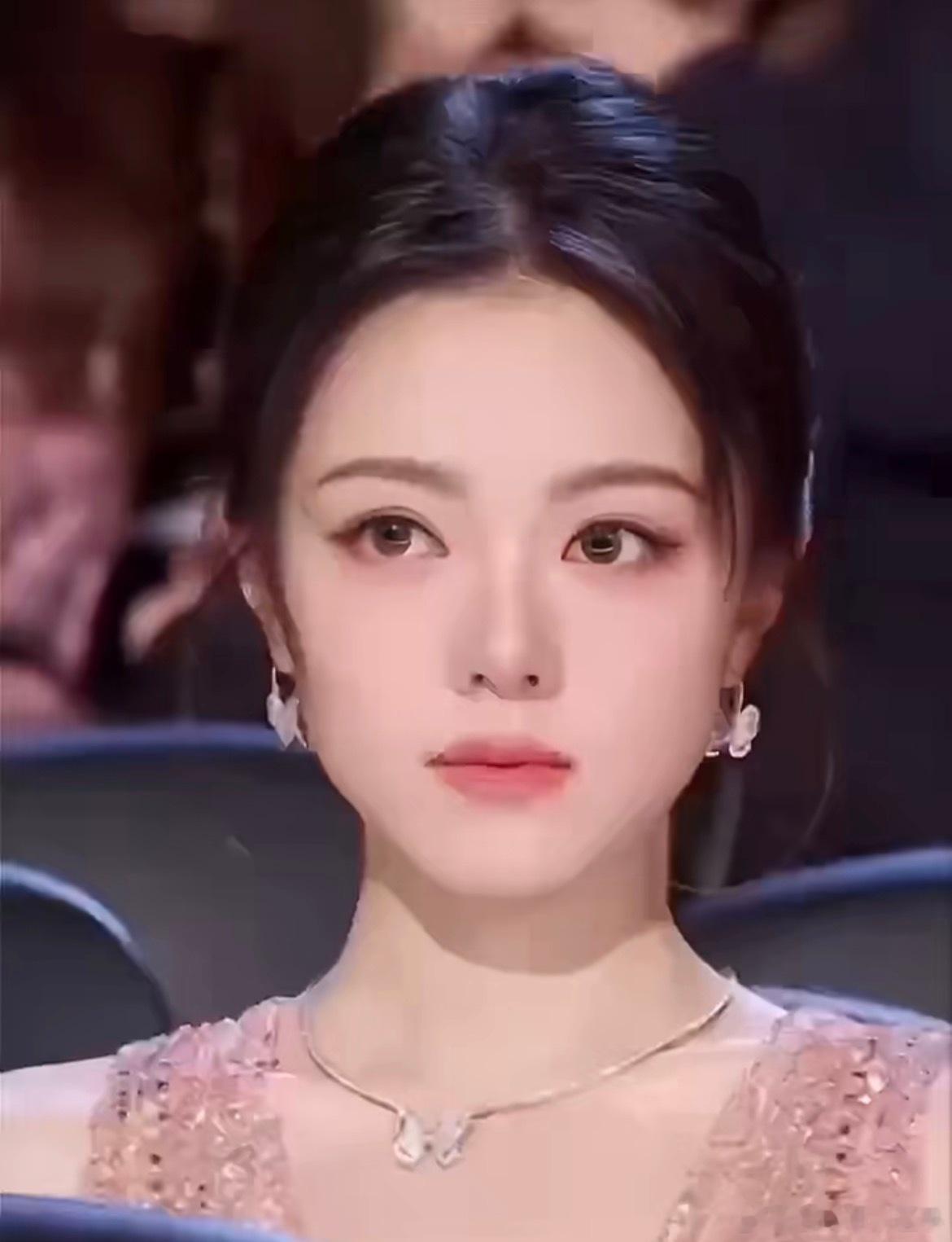 赵今麦美貌引外网热议终于有人懂我了我当时也是看到这个造型，狠狠被惊艳到了，想着怎