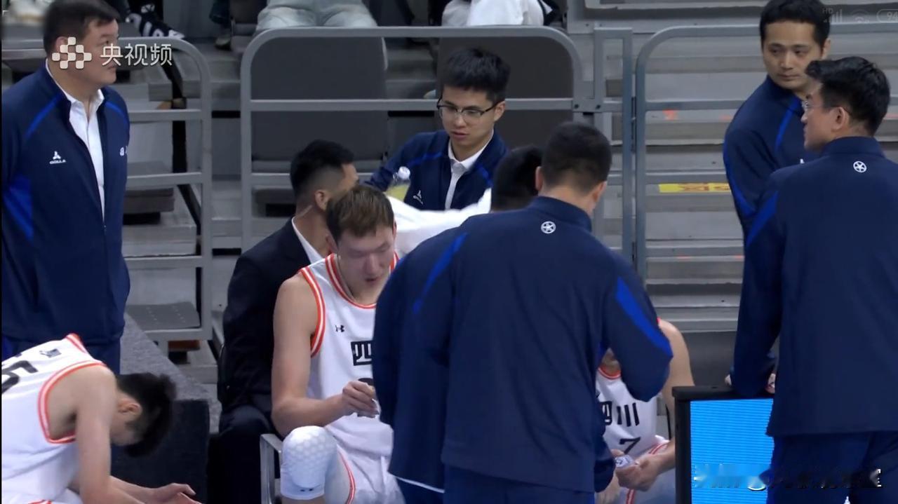 周琦后悔了吧！为了钱加盟四川，拒绝为辽宁打全运会，如果当初同意回辽宁的话，说不定