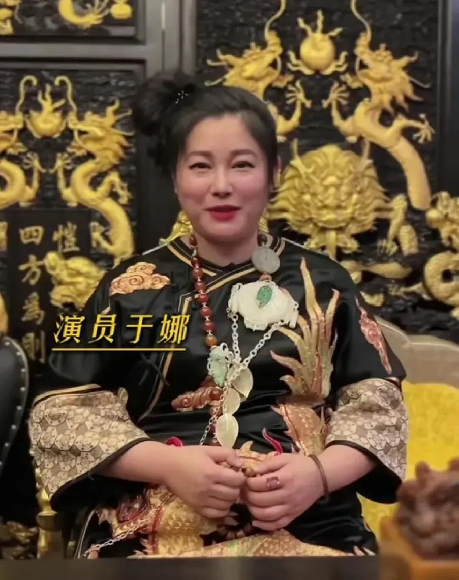 于娜胖成这样是因为她生病了不得不吃激素药，并不是不自律性，可是一胖毁所有。没想