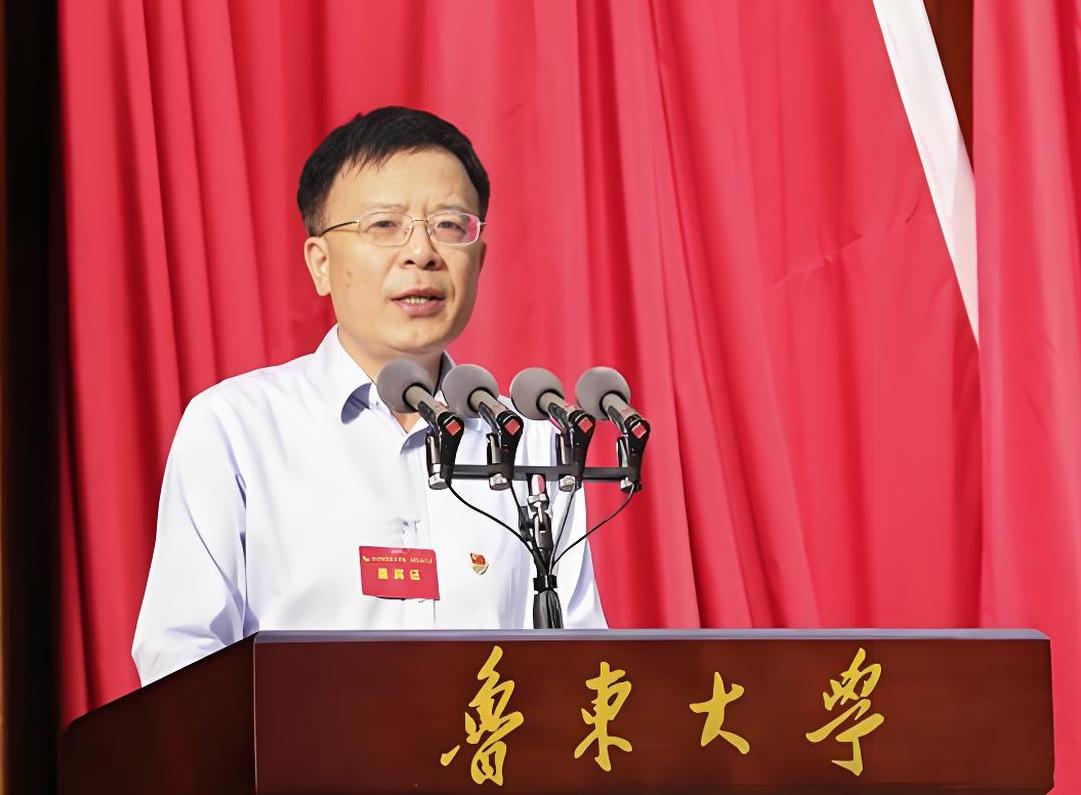 山东省烟台市鲁东大学的王校长太不该了，头顶北京大学博士、全国知名河口海岸学专家、