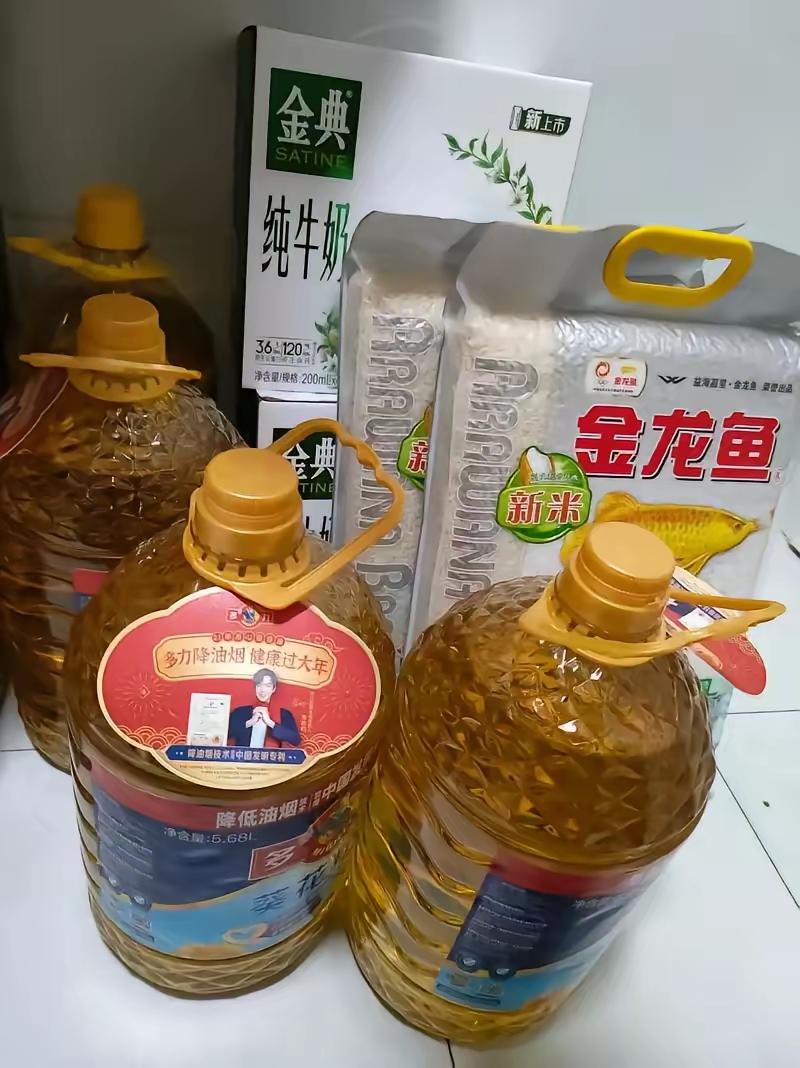 我姐都嫁出去近四十年了，孙子都七八岁了，可她每次回娘家，都要给我两个叔每家准备四