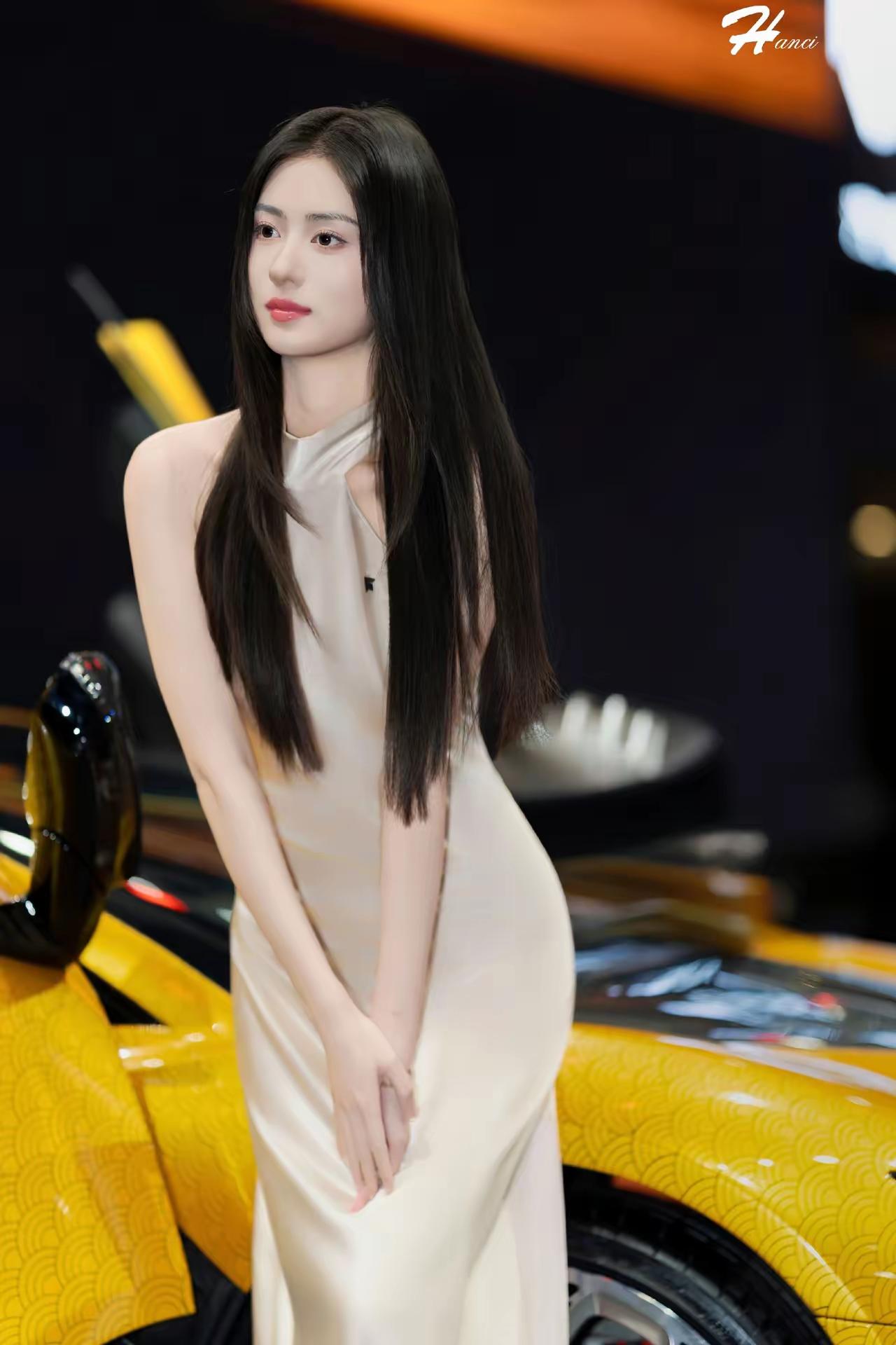 关关雎鸠，在河之洲。窈窕淑女，君子好逑