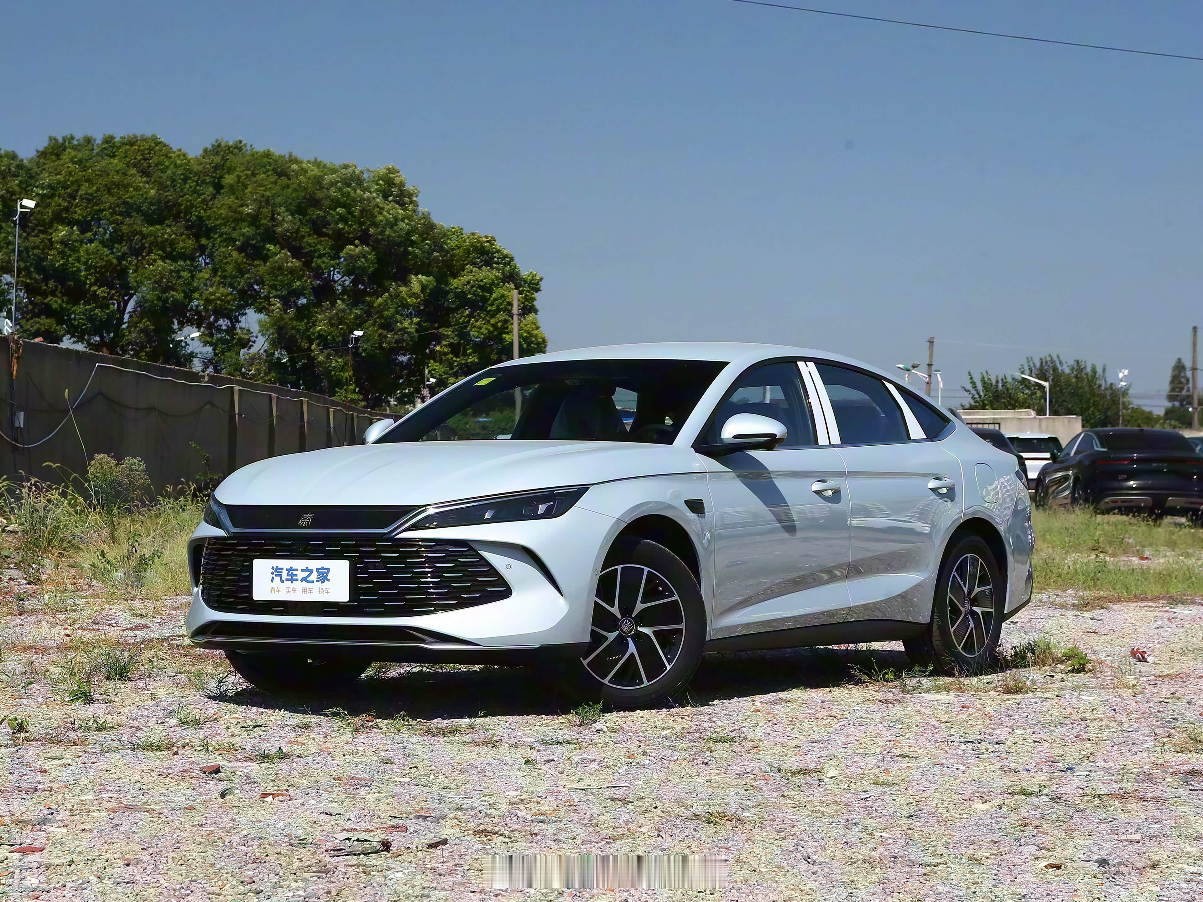 2026款比亚迪秦LDM-i上市，中型轿车/9.28万起售限时价：9.28万-