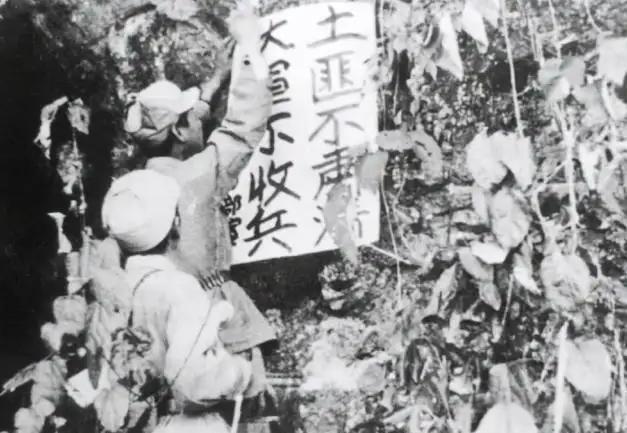 1950年解放军剿匪，俘虏中发现一名解放军副营长，贺龙：一定要杀1950年