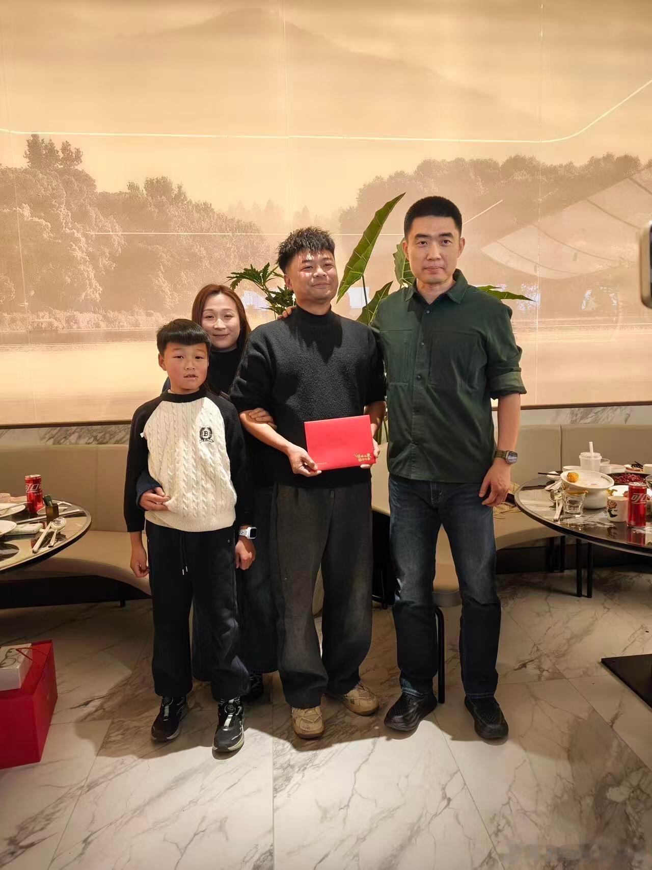 理想这波操作确实值得点赞，支持。前段时间浙江海盐一名理想L6车主救下准备跳桥