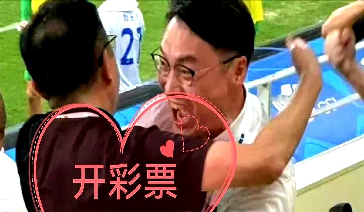 两场球，阵型一拨，整队的气味都不一样了。米帅上任，把申花捏成4411，边后卫不