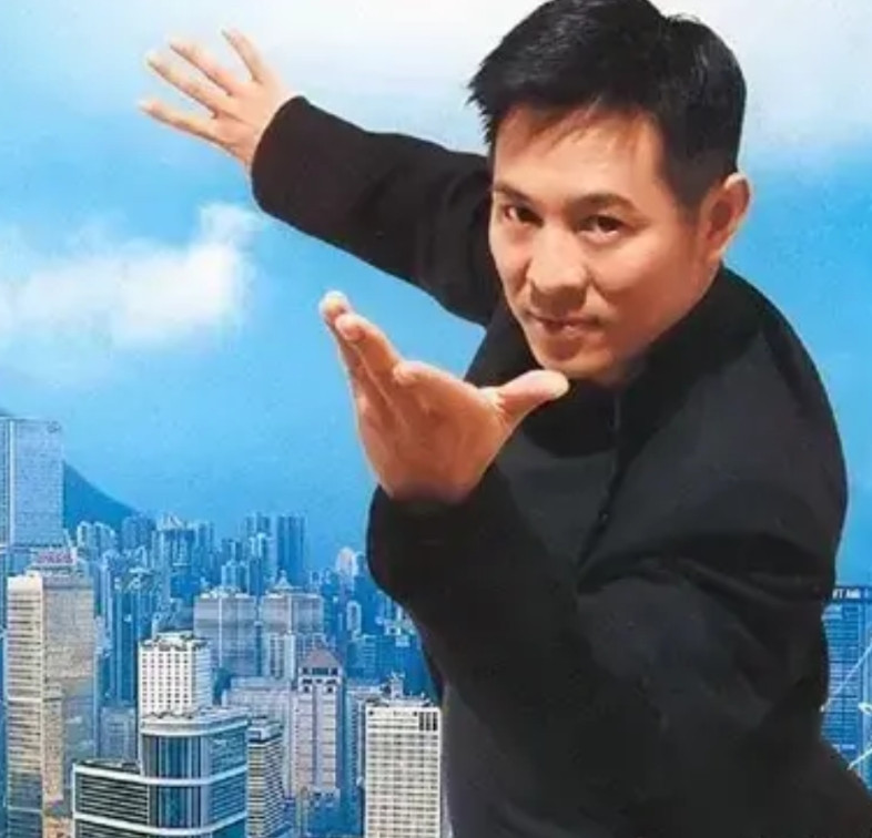 主持人问王晶:“当时陈可辛花了一个亿请李连杰来拍《投名状》，你当时会不会觉得很夸
