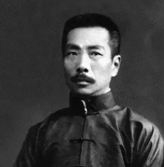 1919年，鲁迅花3000大洋在北京买了四合院，还让弟弟一家免费住。不料，有一天