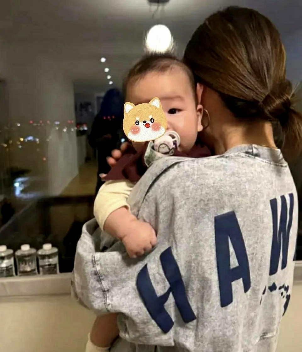 我闺蜜生完孩子半年就离婚了。原因是她老公想做亲子鉴定，闺蜜说啥都不同意，还说做亲