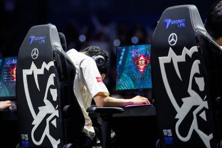 香克斯: Faker打得非常好, 我真搞不懂他这年龄怎还能保持这么猛的呢