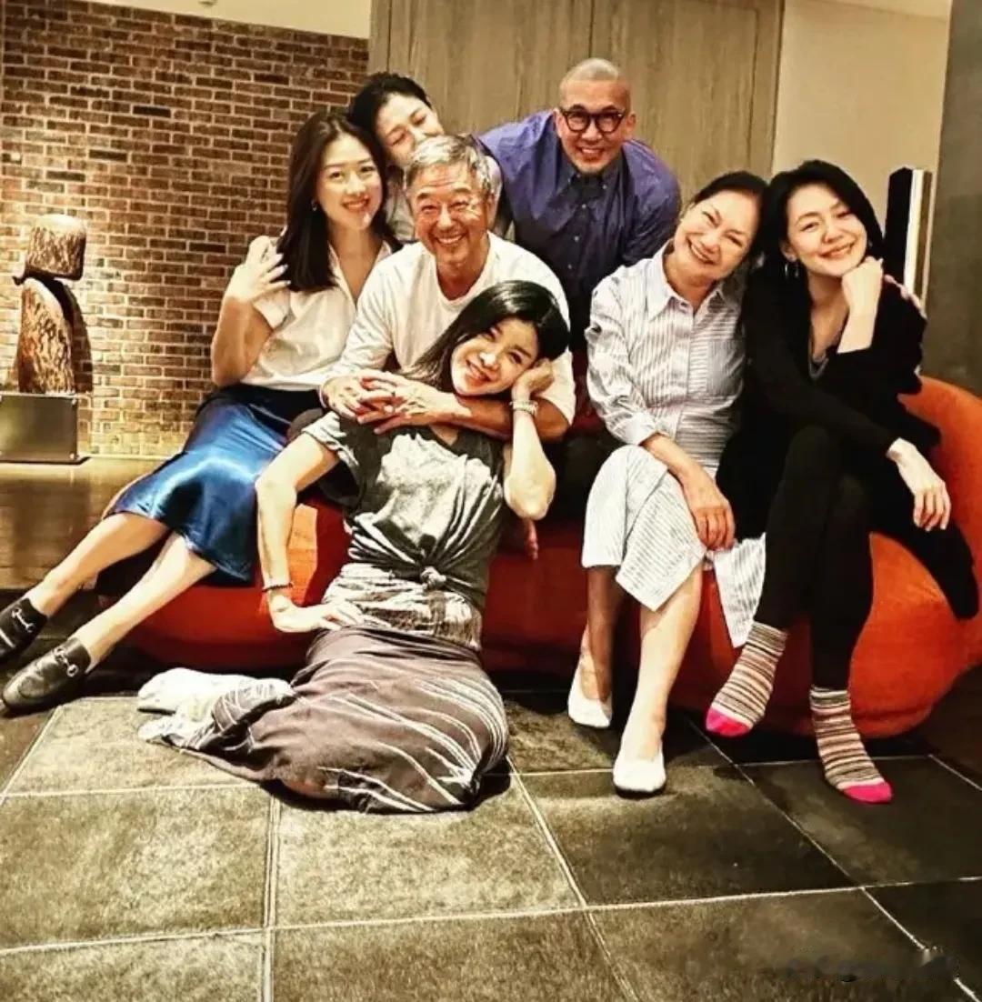 大S生前最后一步棋曝光！7月22日，台媒爆料——大S生前曾计划带着一双儿女和