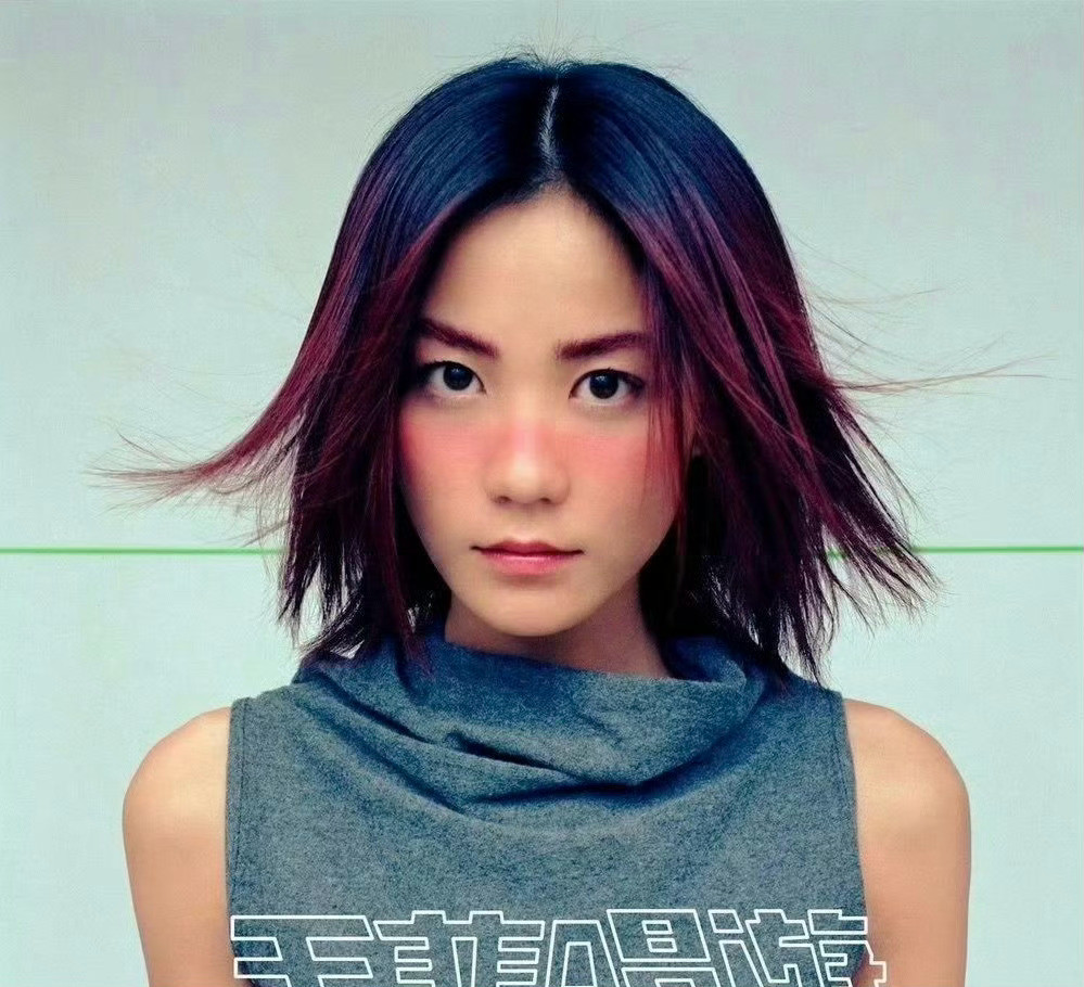 你们的王菲（单依纯），造型都在模仿真王菲啊？