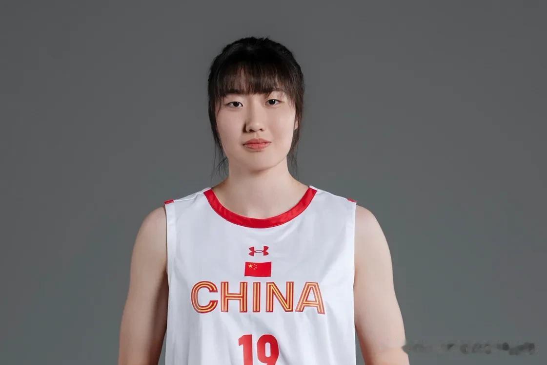 罗欣棫为何在国家队越打越差劲？罗欣棫曾被喻为李梦的接班人，强如杨舒予也没有这种