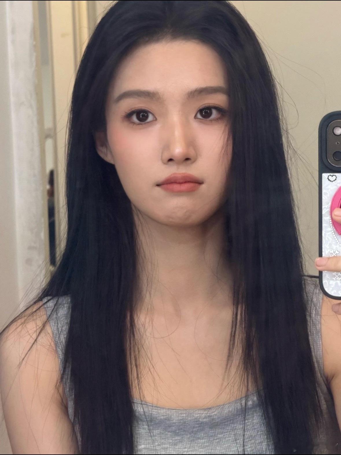 卢昱晓越素越美谁懂淡颜美人的魅力。卢昱晓真的完美诠释什么叫越素越好看！不用厚重