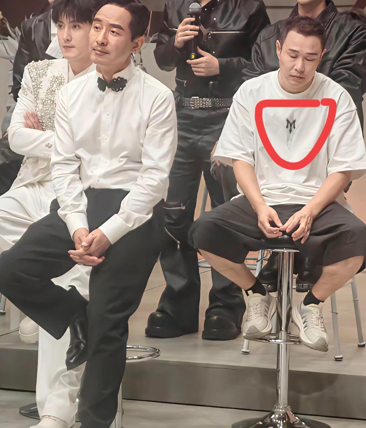 小沈阳穿的衣服是什么牌子的？