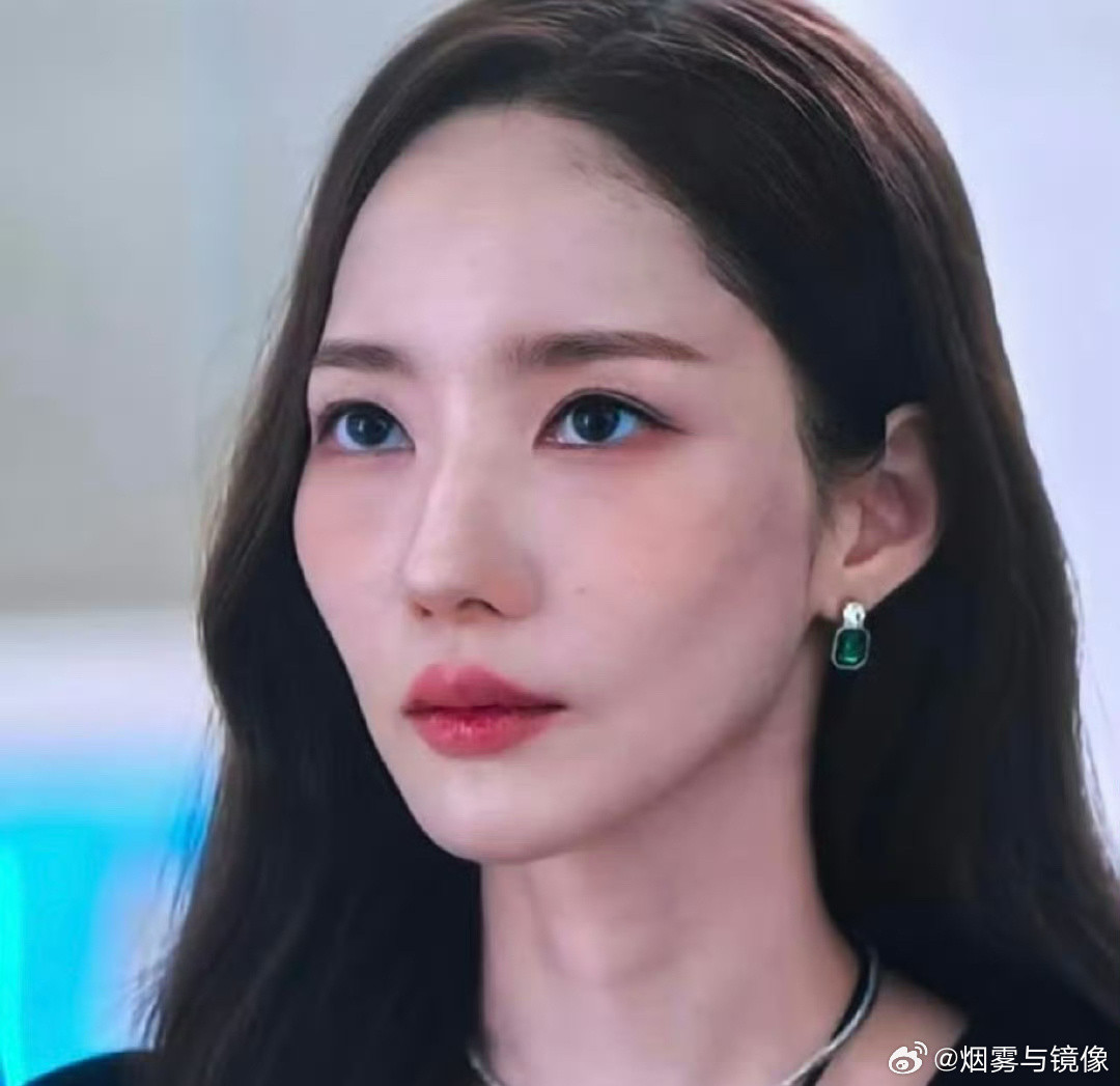 朴敏英怎么瘦成这样了这是咋了，感觉都瘦脱相了，感觉没有之前好看了呀