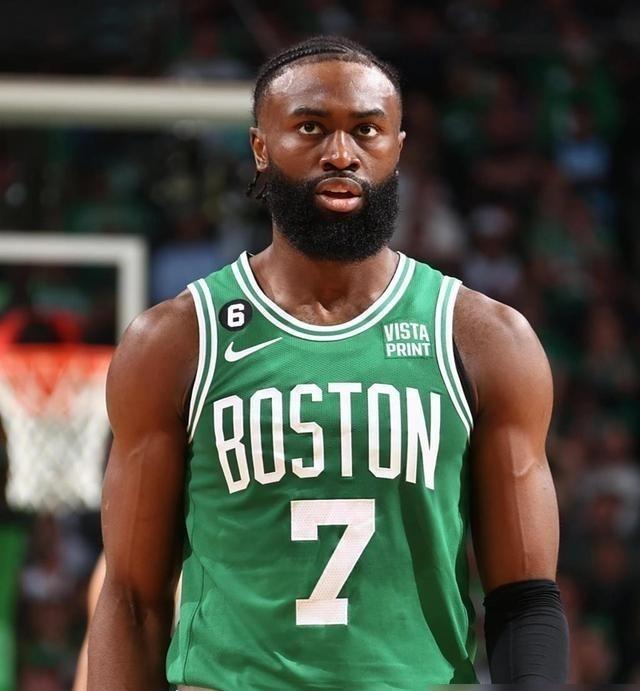3.04亿美金砸下去，你猜他干了啥？2023年杰伦布朗和波士顿凯尔特人队签下五
