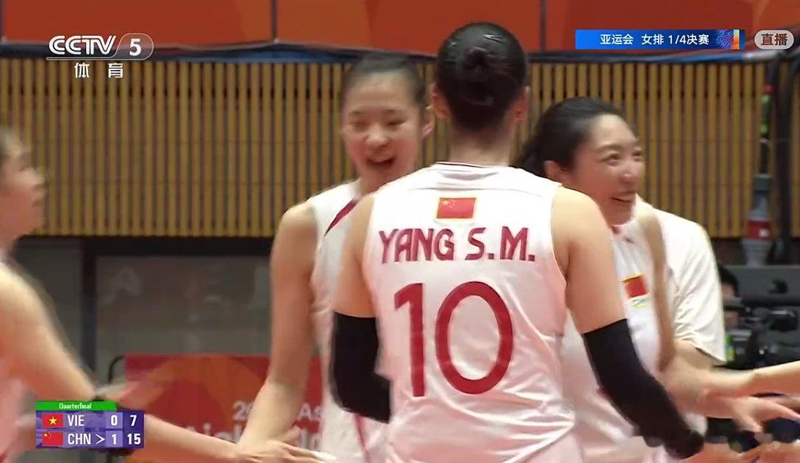 杨舒茗的发球还不错，有速度也很平很冲，直接得分了。#中国女排vs越南女排##亚运会##中国女排#​