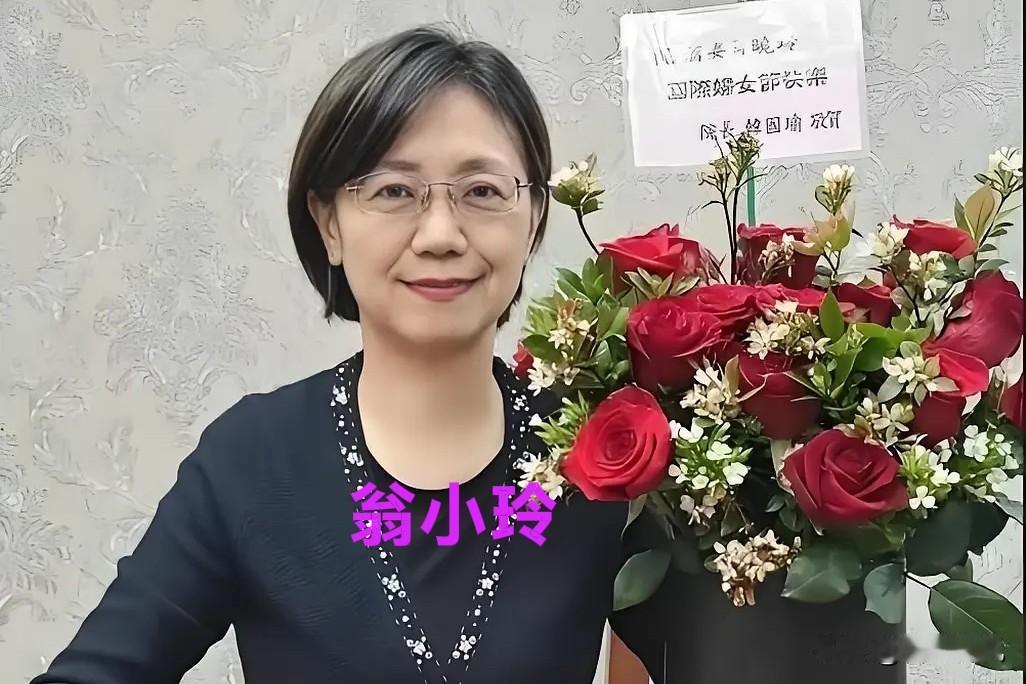同是蓝营战将差别不小！翁晓玲、王鸿薇各有特色不少人瞅翁晓玲和王鸿薇，脸对不上号