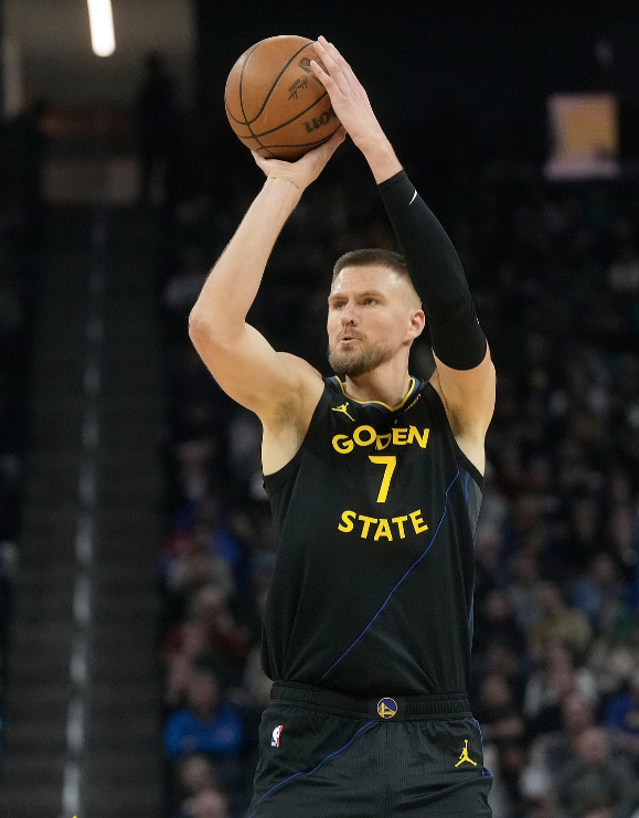 NBA最新战报：波尔津吉斯战旧主金州勇士客场99:120不敌凯尔特人。金州勇士3