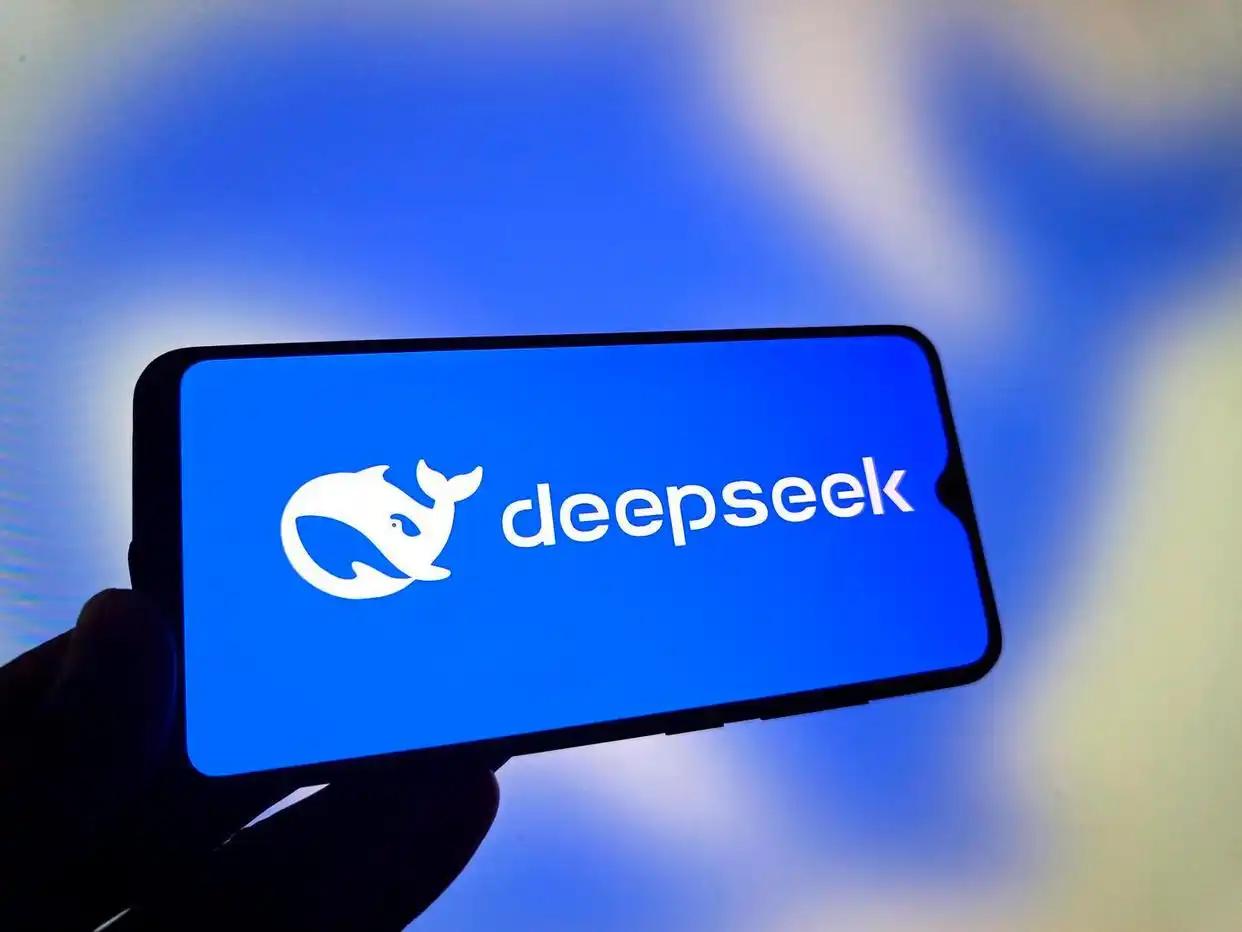 DeepSeek崩了，韩股直接熔断、日股跳水，千亿融资才传了没两天，AI的神