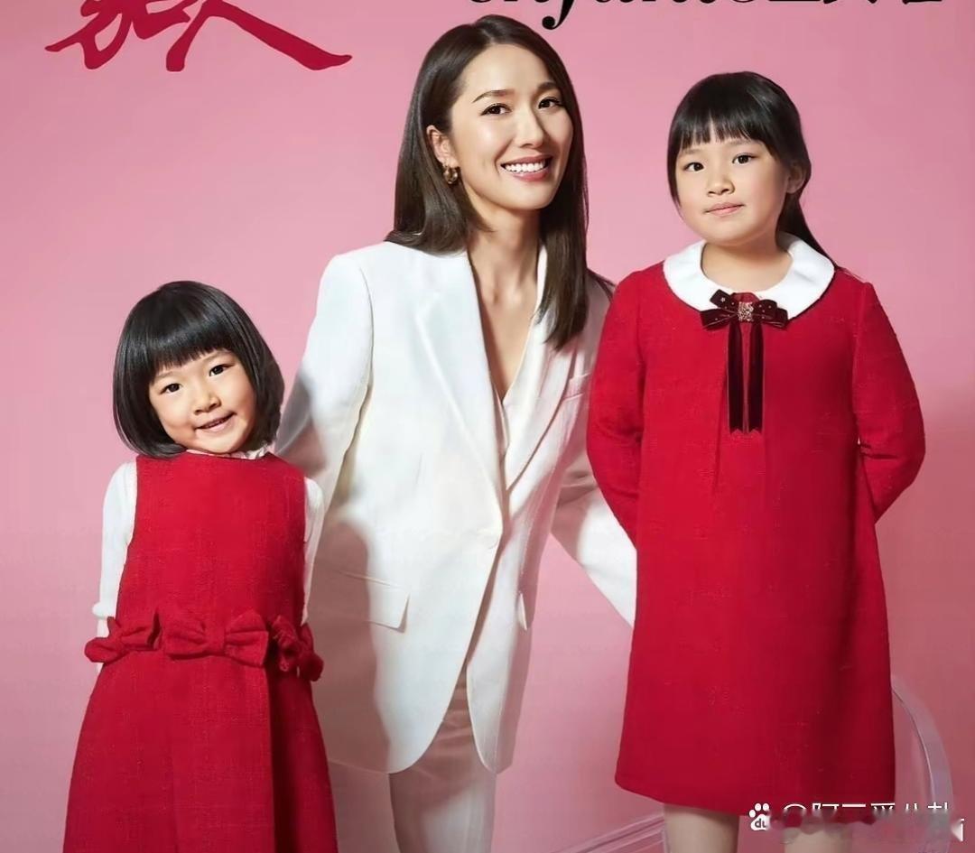 王‎⁠祖蓝的两个女儿，简直‍﻿一个模子刻出‌‌来的﻿，跟他长得太像了。​​​