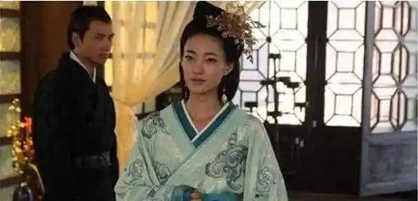 公主新婚三天，突然在浴室自杀，婢女掀开其裙子，才发现真实原因古代公主的婚姻从