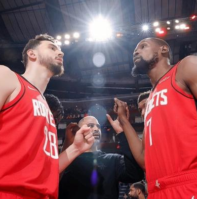 杜兰特30分，火箭险胜奇才。NBA常规赛，火箭客场挑战奇才，这场比赛，杜兰特是砍