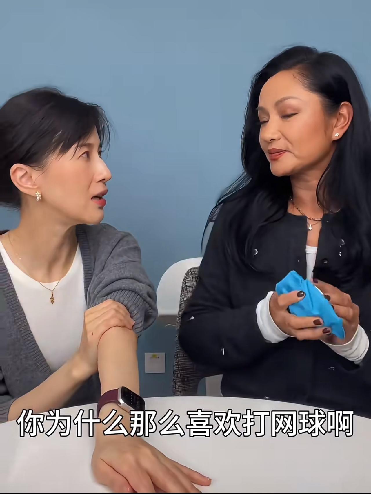 原来是王铮亮带瞿颖进了网球🎾圈。今天刚刷到的视频。瞿颖说起自己喜欢打网球，