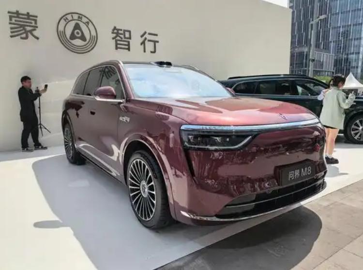 我发现，新能源车自驾游的焦虑已经变了。以前大家担心的是充电桩够不够，现在大家琢