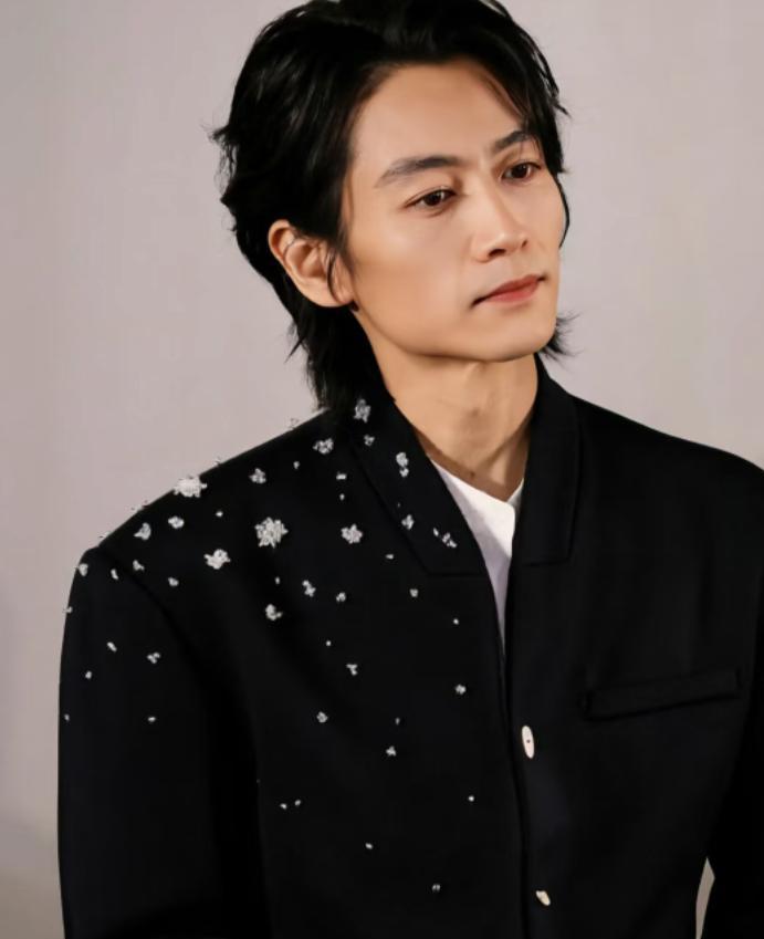 那个追陈妍希时把惊喜焊在细节里的陈晓，婚后连她生日都要她主动开口要一顿饭？公众