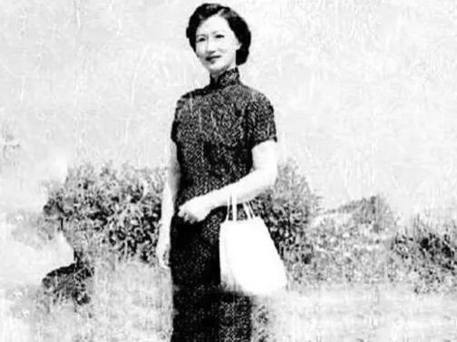 1931年，30岁张学良刚躺下休息。突然，谷瑞玉就爬上了他的床，哭着哀求说：“汉
