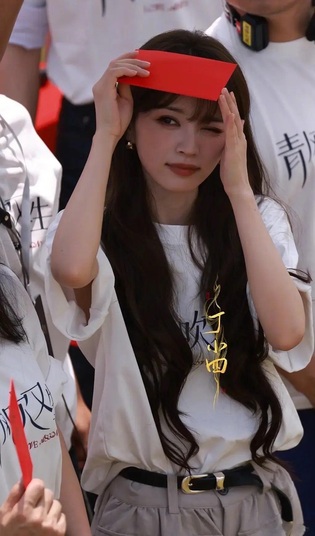 一个铁刘海一个铁眼镜，能爆火吗