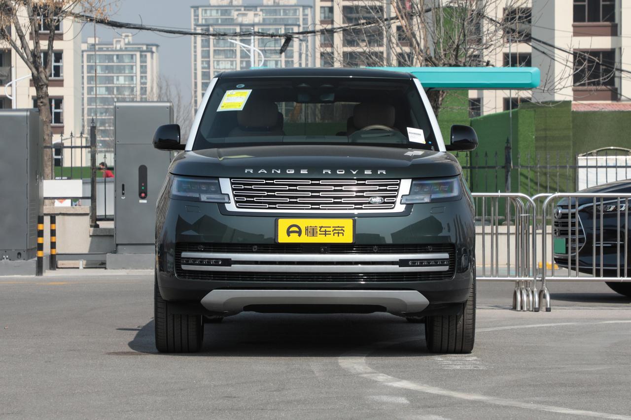 揽胜底盘实测完，我终于明白它为啥贵得让人说不出话。它不是开起来多爽，而是你根本