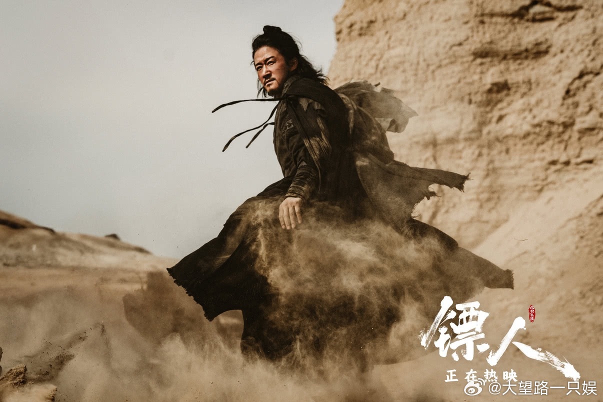 《镖人》票房破11亿，已经反超《惊蛰无声》完全黑马一般的存在。两部片从预测票房到