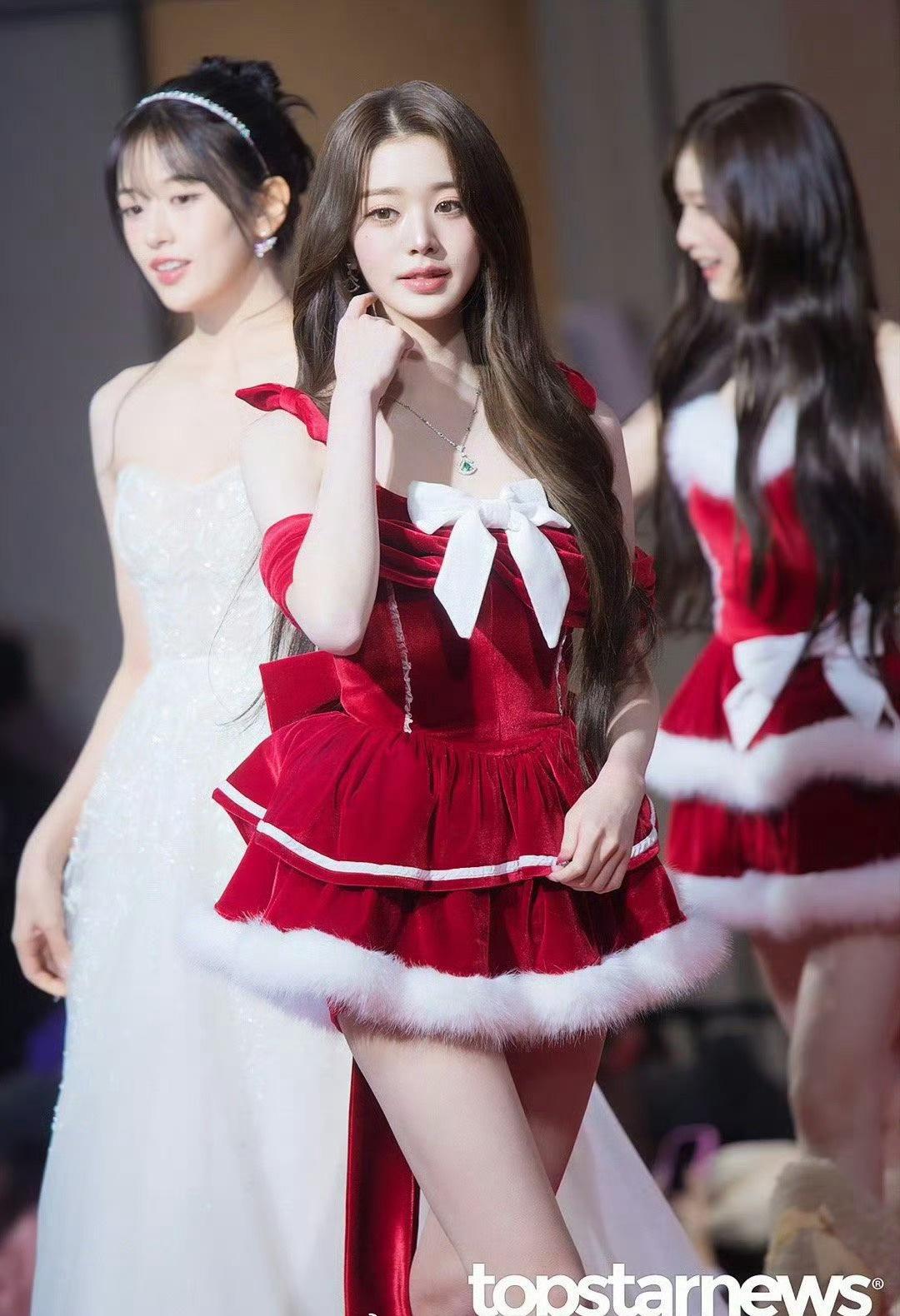 张元英红色圣诞裙真红丝绒蛋糕🈶