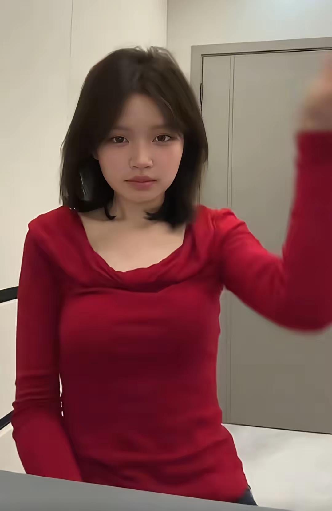 小妈祖账号曝光！几十万粉丝，日常爱唱跳！走红后被扒出是网红，爱打扮、会化妆，